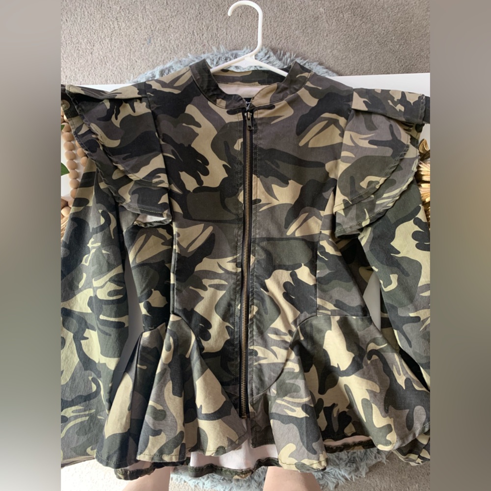 Camuflaje sizemédium  green and cream
